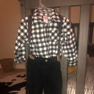 5 piece bundle boy’s Carter’s & B.U.M. 18 months